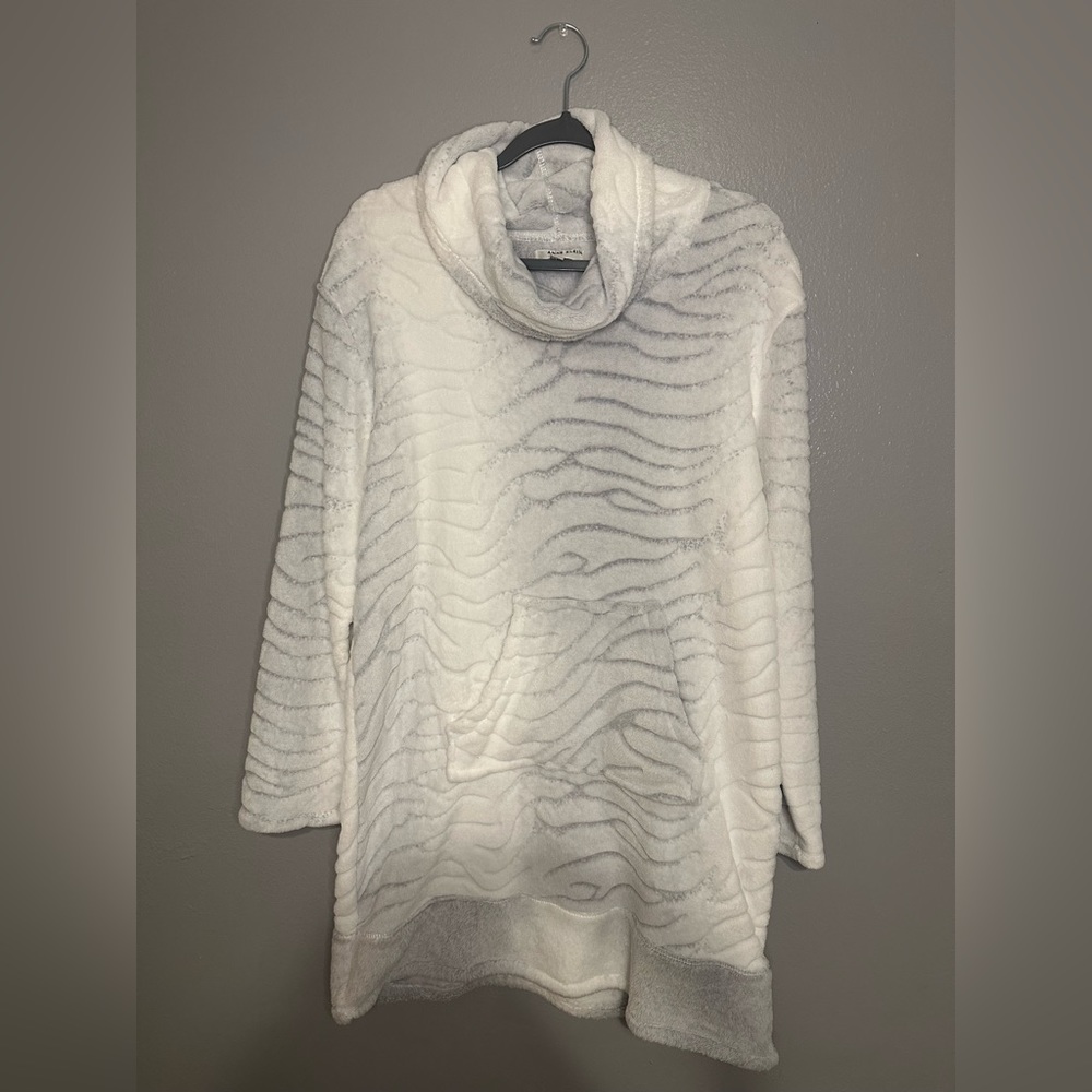 Anne Klein Sweater Size Medium Zebra Print Cowl neck